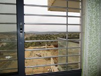 סורגית פרימיום אופקי מותקנת על חלון גדול  המראה האופקי של הסורג משתלב יפה עם הנוף ואינו נותן תחושה של סורג : סורגים, סורגים לילדים, סורג, סורגית