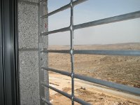 סורגית פרימיום אופקי מבט מהצד על צורת ההתקנה  הרכבתה של סורגית מדגם פרימיום קלה ופשוטה.בעזרת מקדחה ביתית קודחים חורים, מבריגים, מחדירים דיבלים ומבריגים ברגים. זה הכל.הסורגים מגיעים עם הוראות הרכבה מפורטות וכל החלקים הדרושים להרכבתם. : סורגים, סורגים לילדים, סורג, סורגית