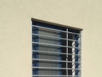 סורגית מדגם פרימיום אופקי מותקנת בחלונות בבית פרטי ביישוב שער אפרים.  פשוט, אלגנטי ויפה. כל מילה נוספת מיותרת. : סורגים, סורגים לילדים, סורג, סורגית