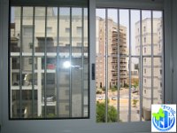 סורגית פרימיום אנכי - מבט מתוך הבית